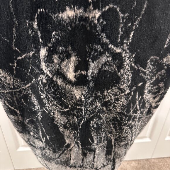 Glacier Gear Outdoor vest size medium with wolf detail pattern on back, zip-up - Picture 2 of 3